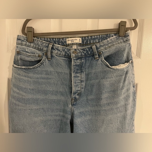 Abercrombie & Fitch A&F Jeans
The Dad High Rise Curve Love size 32 / 14 EUC - Picture 4 of 10